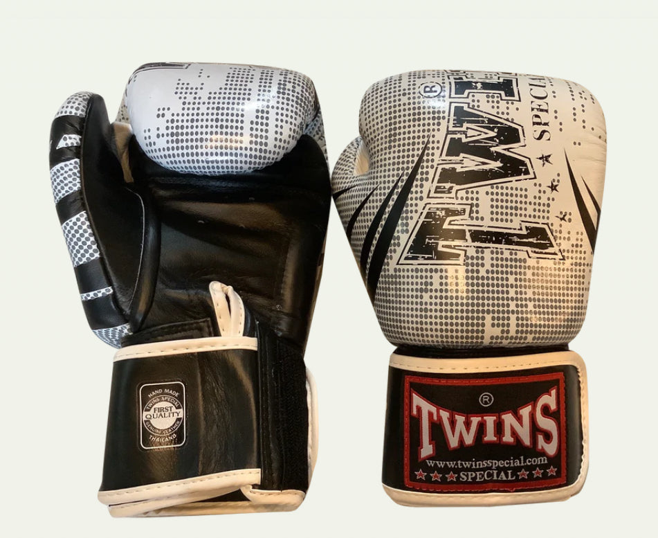 泰拳拳套 Thai Boxing Gloves : Twins FBGVL3-TW5 WHITE/BLACK