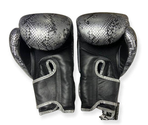 泰拳拳套 Thai Boxing Gloves: Top King "Super Snake" Air TKBGSS-02 Black(Silver)